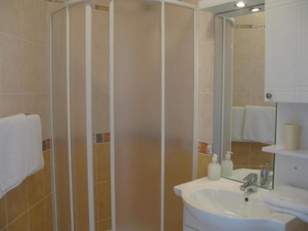 Apartments With A Parking Space Barbat, Rab - 16816 Barbat na Rabu 外观 照片